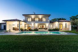 Différence entre une maison et une villa dans le var  