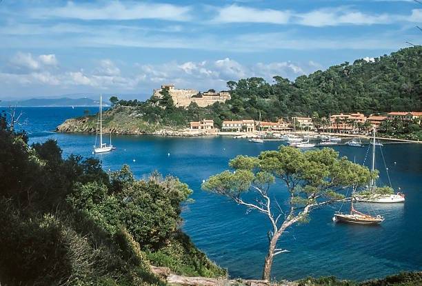 Investir à Hyères : Les bénéfices de l'immobilier neuf en Côte d'Azur dans le Var  